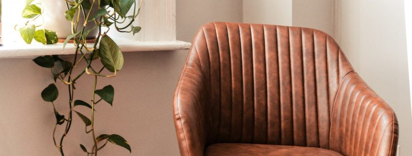 Empty therapist office chair — motivational interviewing in residential addiction treatment